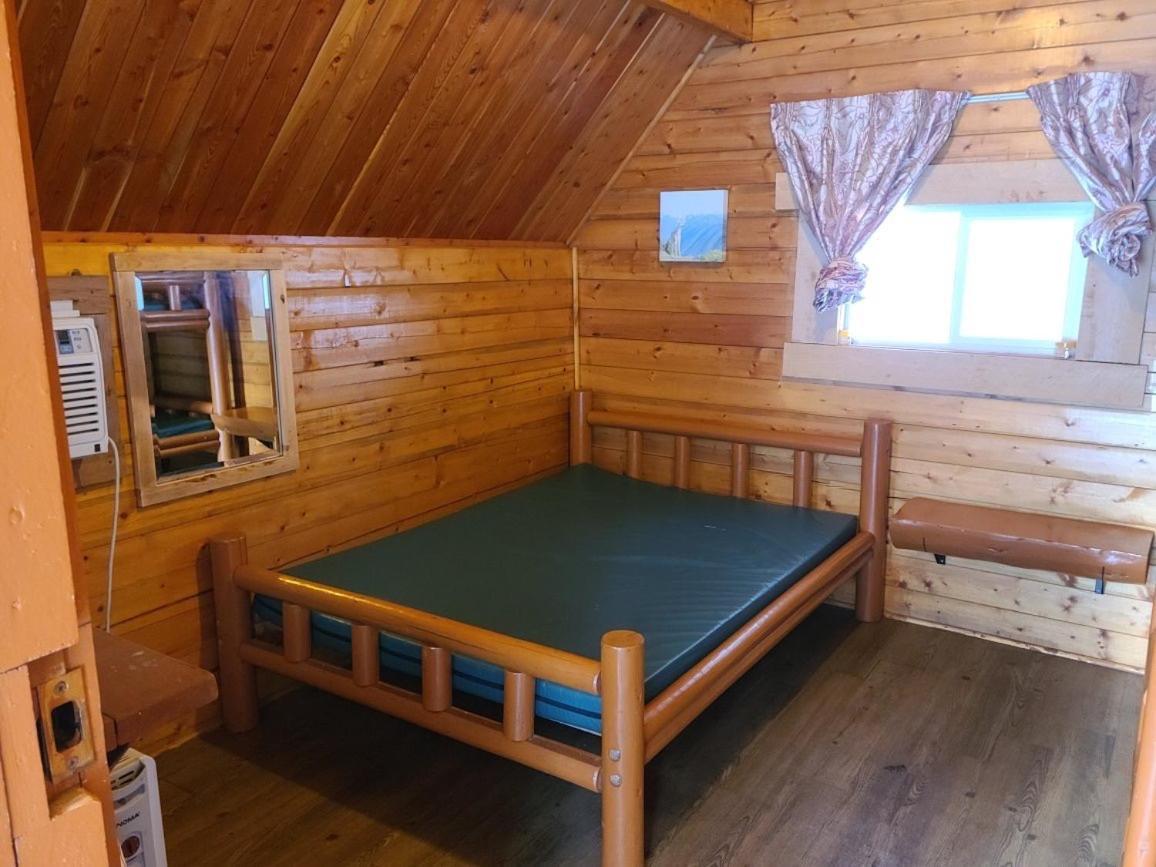 Sicamous Rv & Cabin Resort Malakwa 외부 사진
