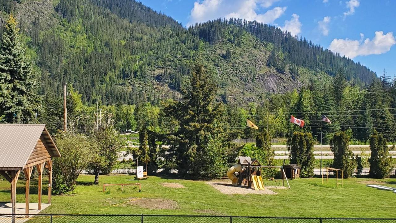 Sicamous Rv & Cabin Resort Malakwa 외부 사진