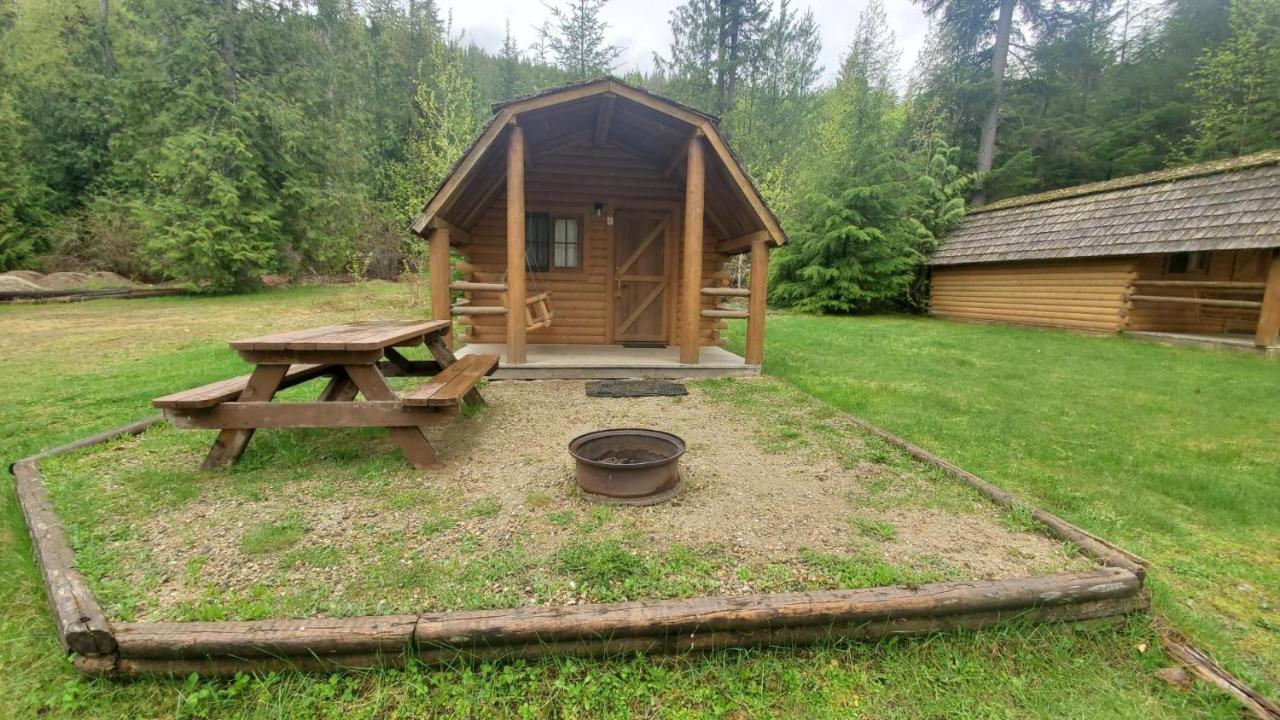 Sicamous Rv & Cabin Resort Malakwa 외부 사진